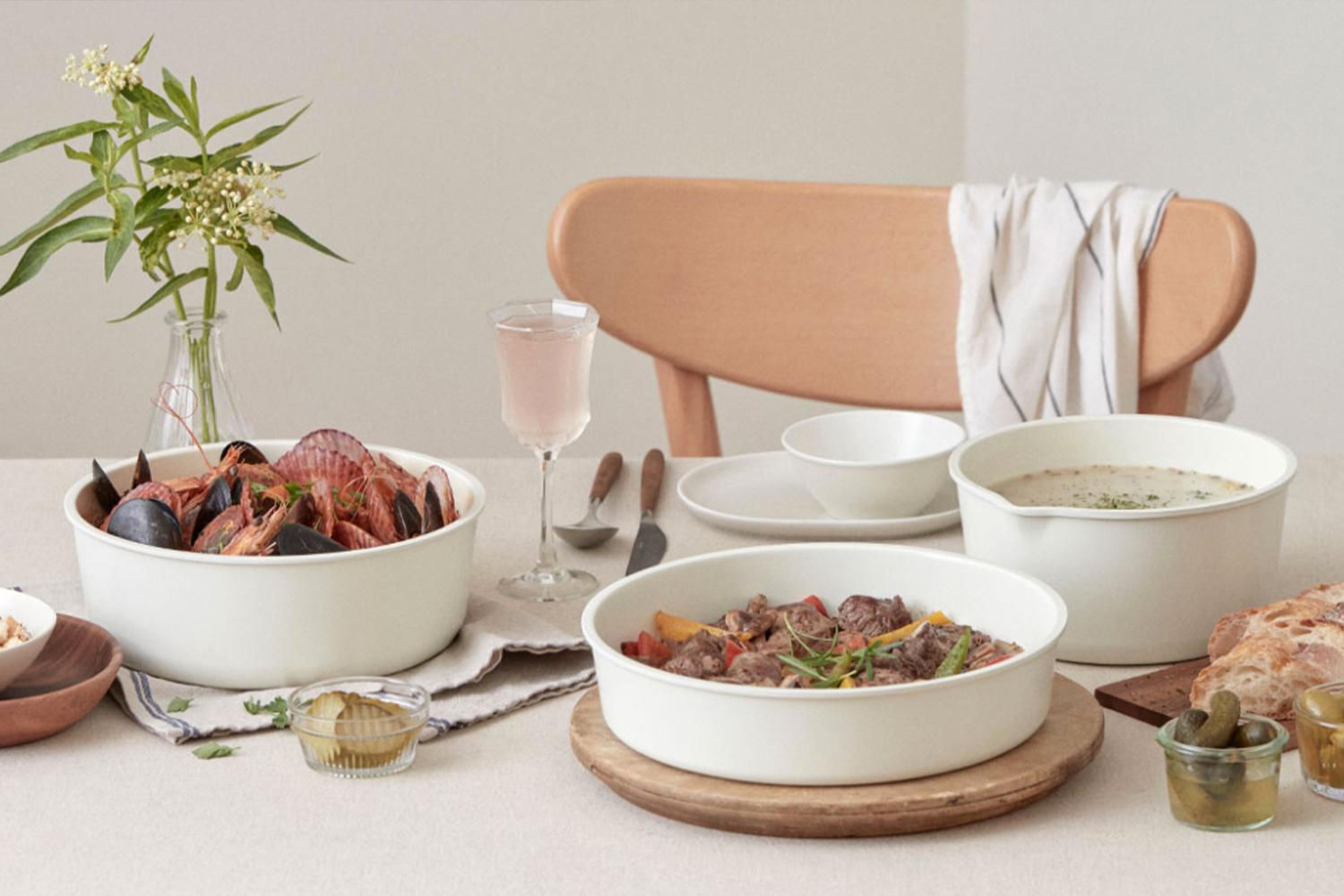 moridi 鍋具套裝，特點是方便拆卸的手柄，適合多種烹飪和餐具應用。