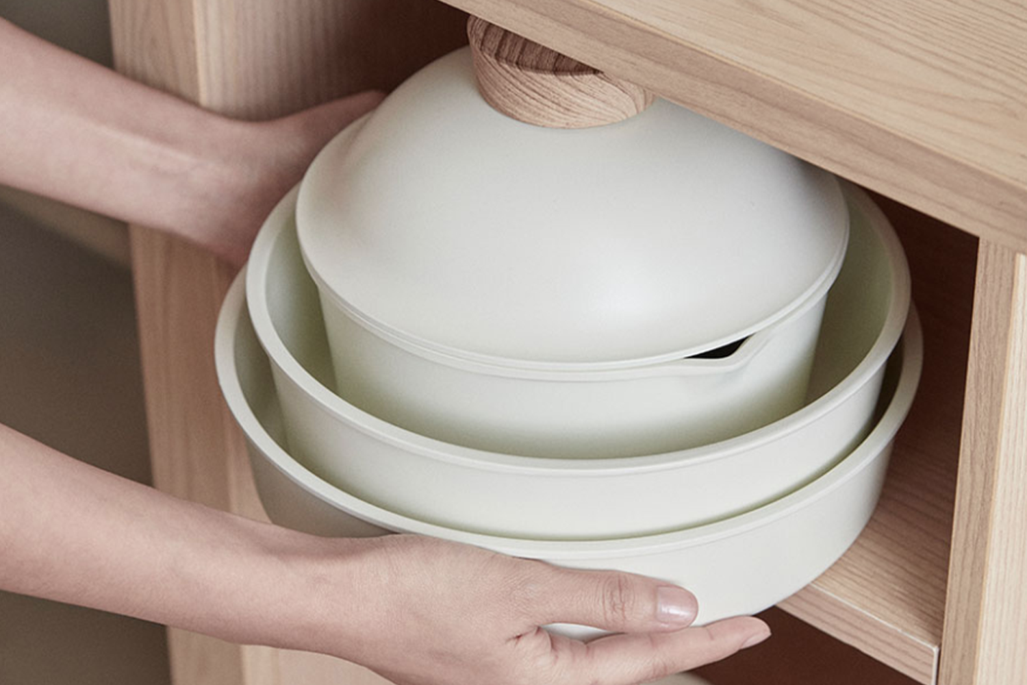 moridi 鍋具手柄細節，展示其穩固的按鈕式設計，便於安裝和拆卸。