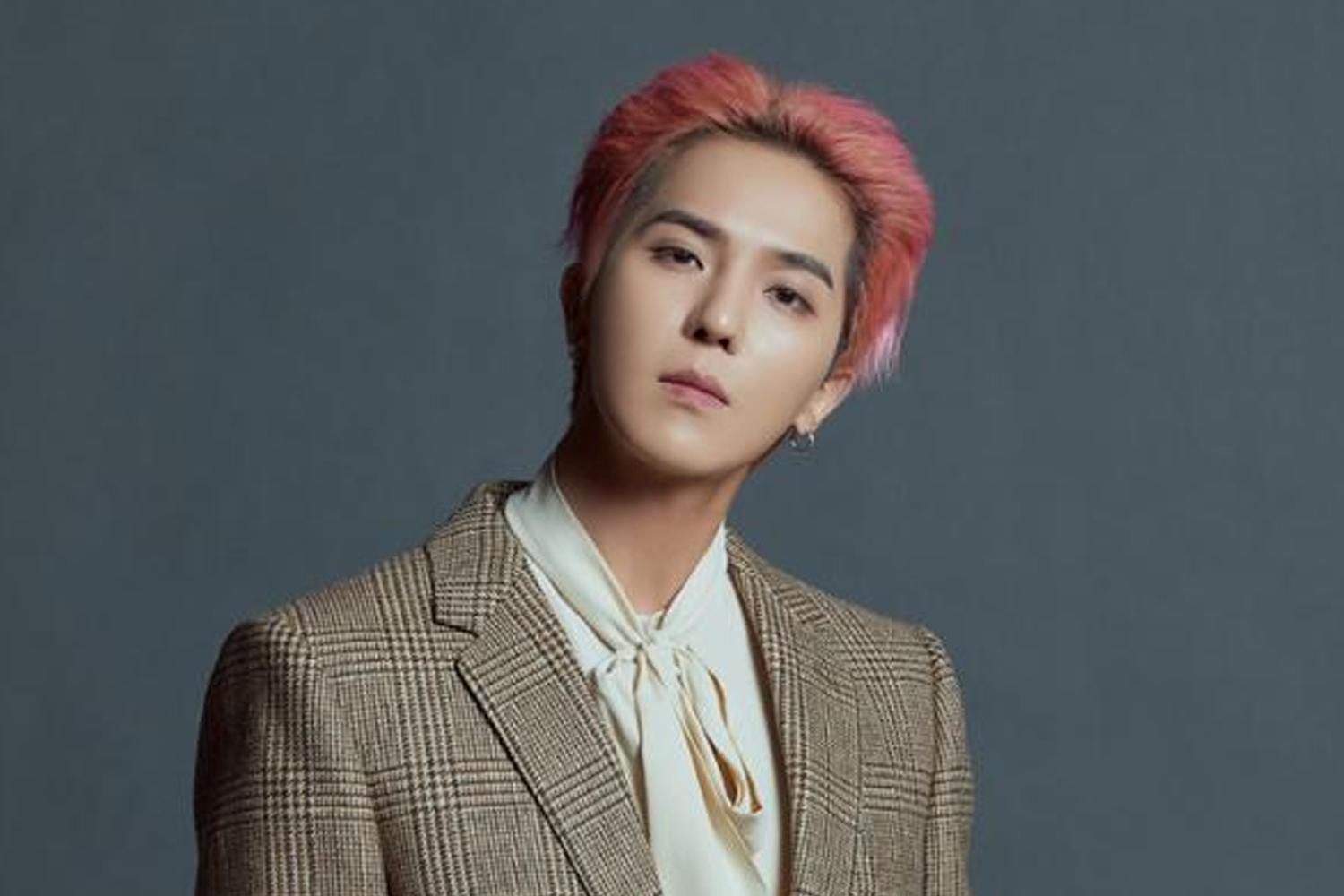 韓國Rapper WINNER MINO 的形象接照，看起來時尚又有風格