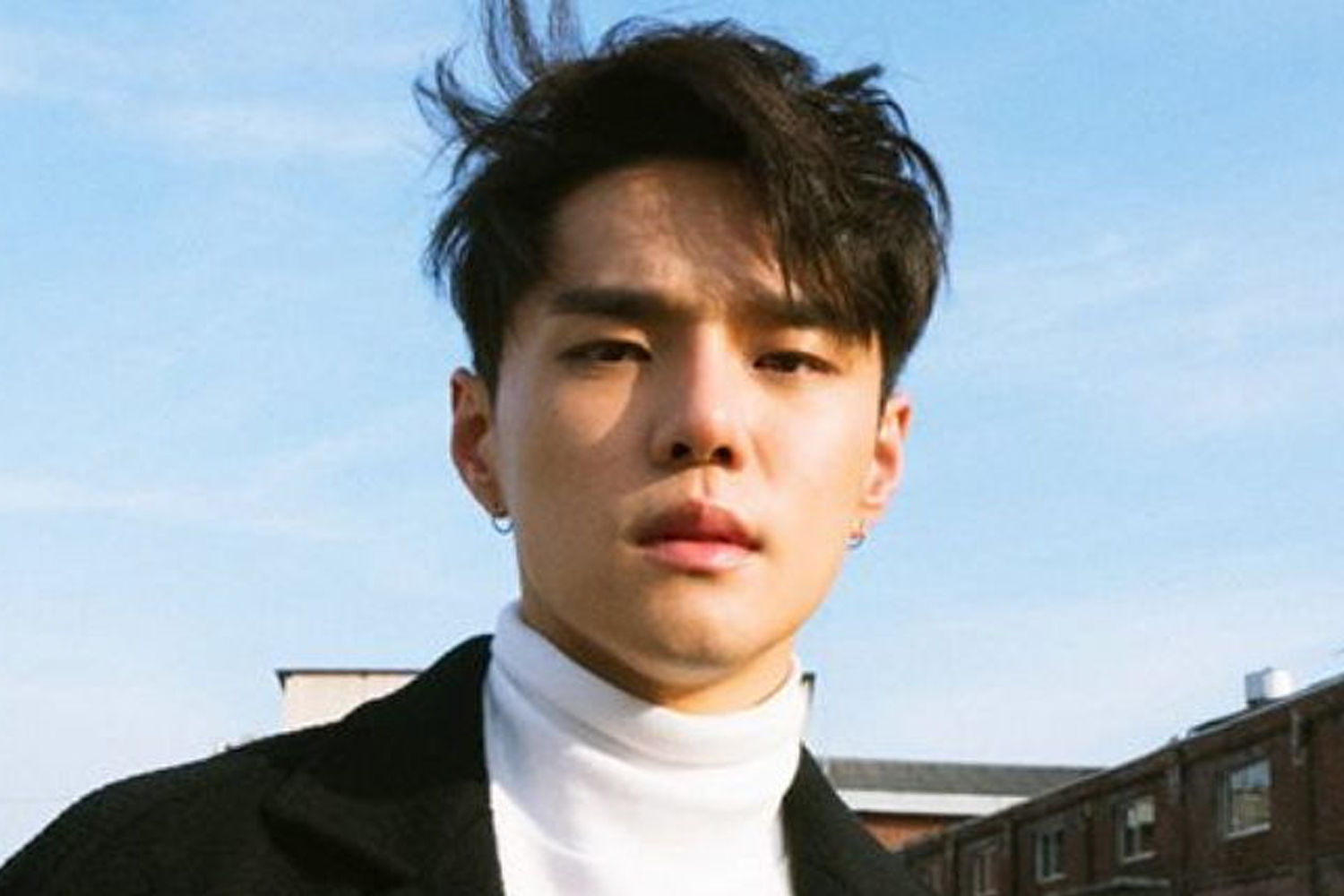 韓國Rapper Dean 的形象接照，聲音具有磁性引力