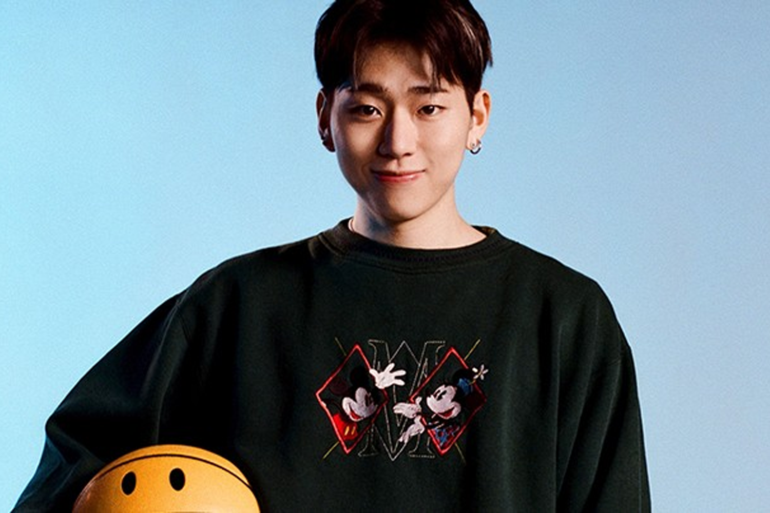 韓國Rapper Zico 的形象接照，其挑戰歌曲廣受好評