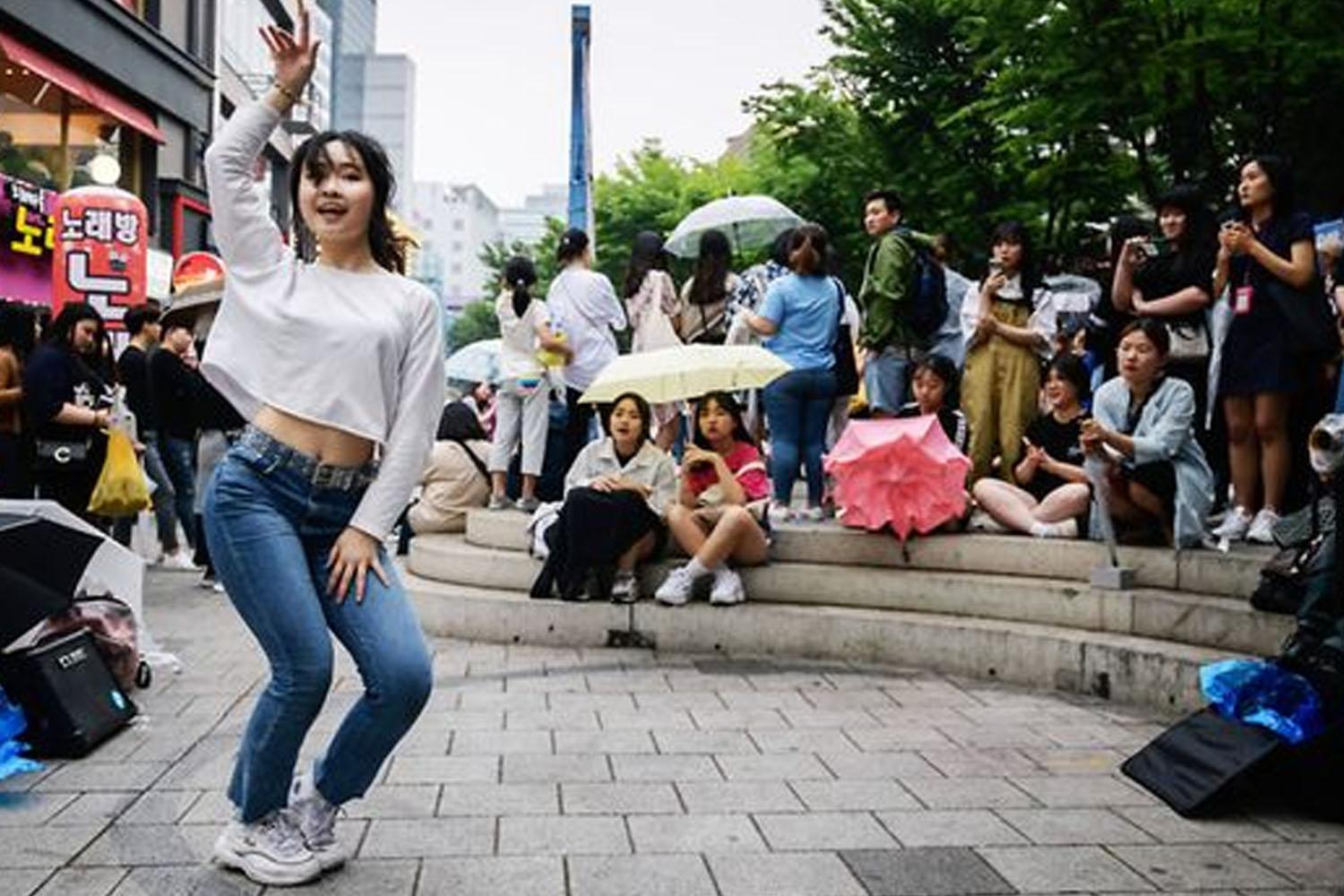 แต่ถ้าถามว่าคนเกาหลีส่วนใหญ่หน้าตาแบบไอดอลหรือดาราที่เคยเห็นในซีรีส์หรือเปล่า