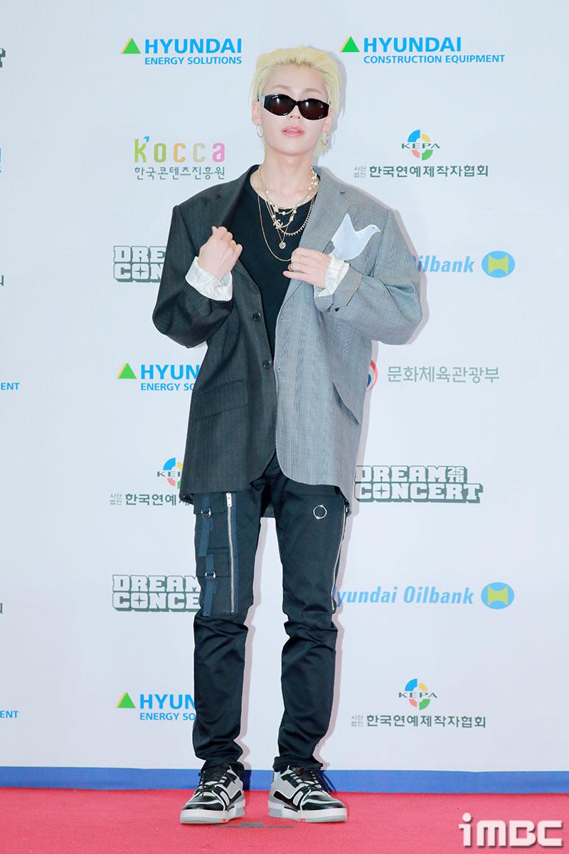 韓国ニュースの画面。BTOBのメンバー、仮想通貨での麻薬購入問題に関わる報道内容が映し出されている。画面には、事件の概要を示す図が表示されている。