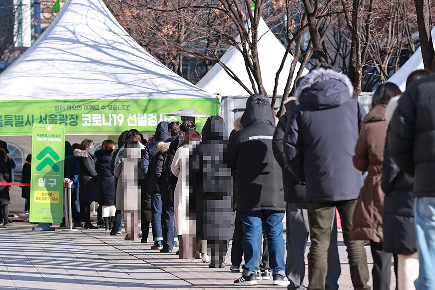 กฏใหม่นี้เกิดขึ้นหลังจากที่โรงพยาบาลต่างๆร้องเรียนว่ามีผู้ติดเชื้อหลายรายที่เสียชีวิตขณะรอเข้ารับการรักษา