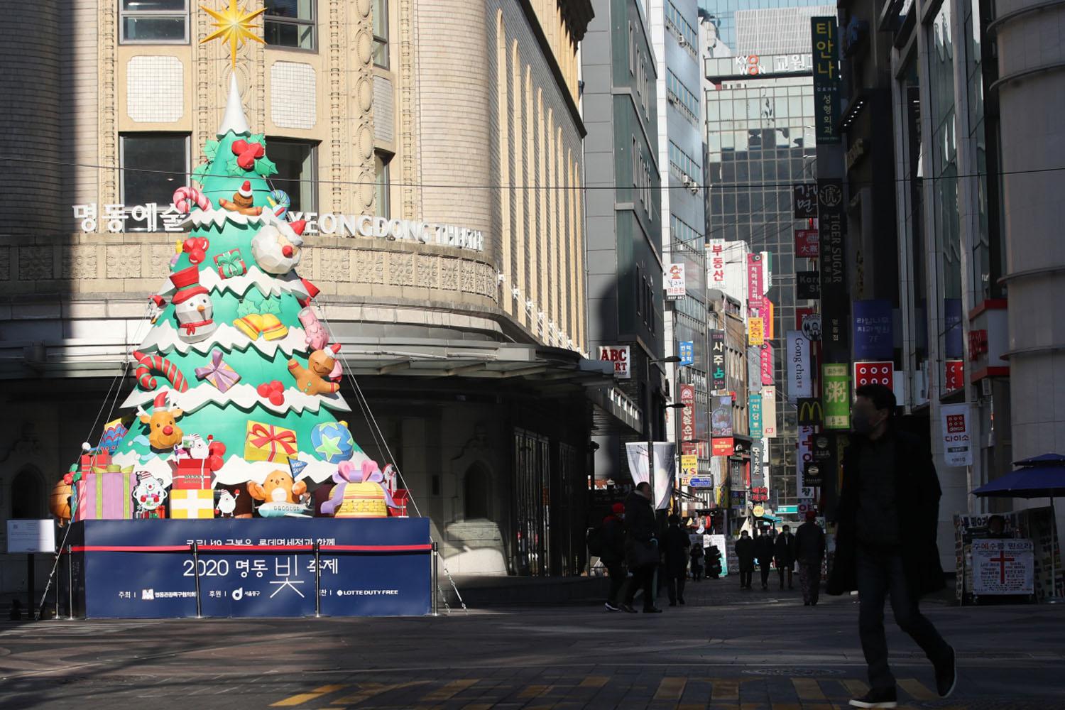 การประกาศใช้กฏใหม่ครั้งนี้มีเป้าหมายเพื่อควบคุมการแพร่ระบาดช่วงวันหยุดที่กำลังจะถึง