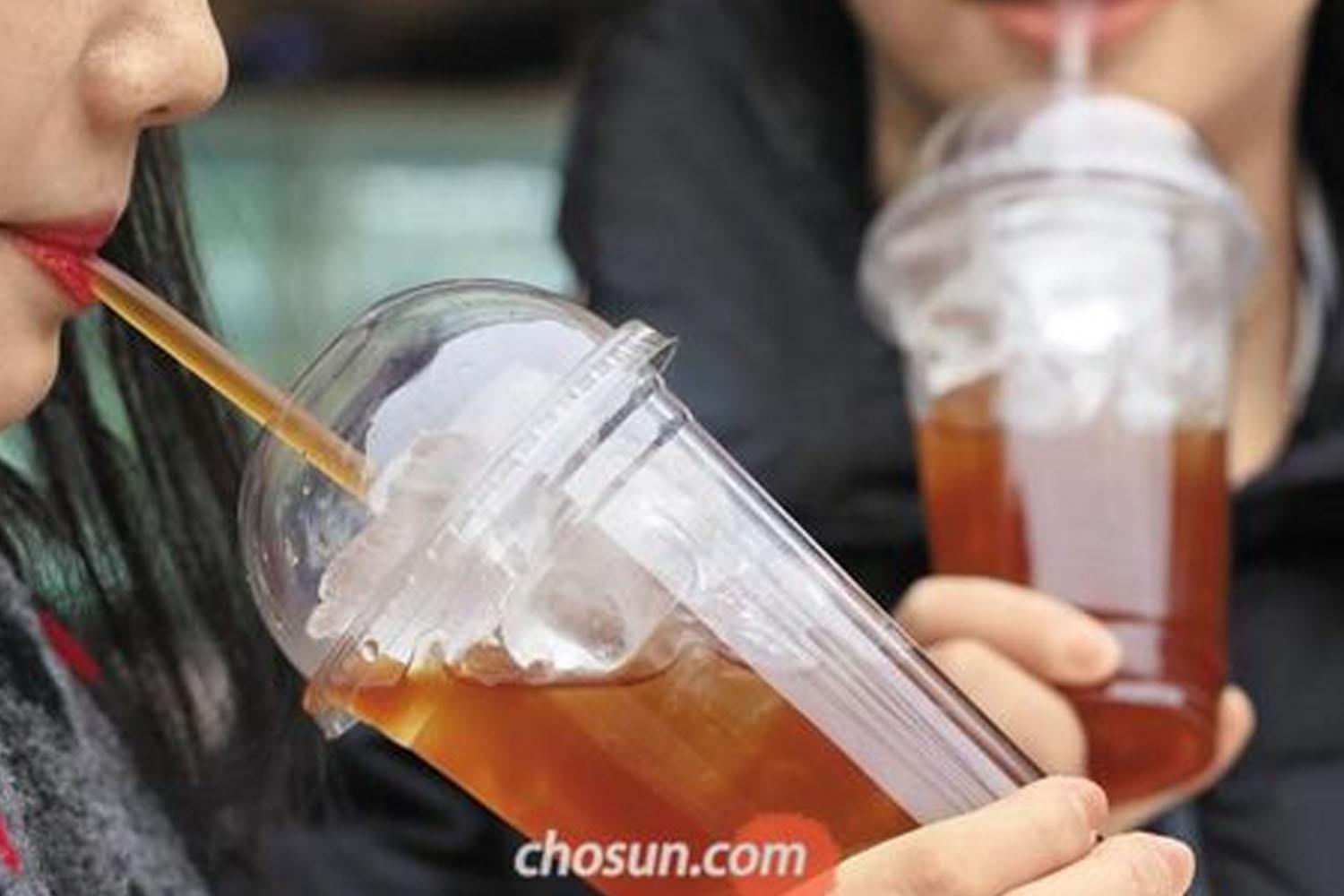 ส่วนเหตุผลที่ทำไมกาแฟของเกาหลีถึงจืดนั้น สามารถคาดเดาได้ว่า