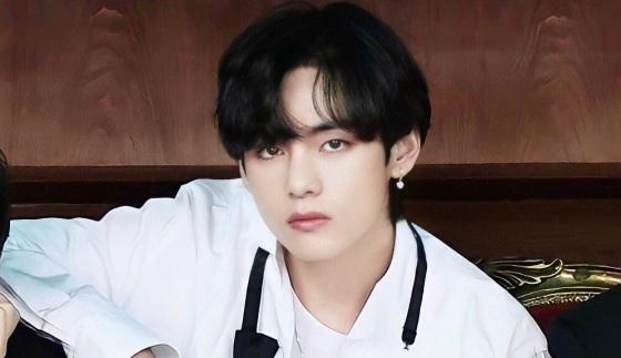 BTS V、｢歴代級｣の誕生日プレゼントを受け取る…ブルジュ・ハリファの全面を覆う｢億代｣広告