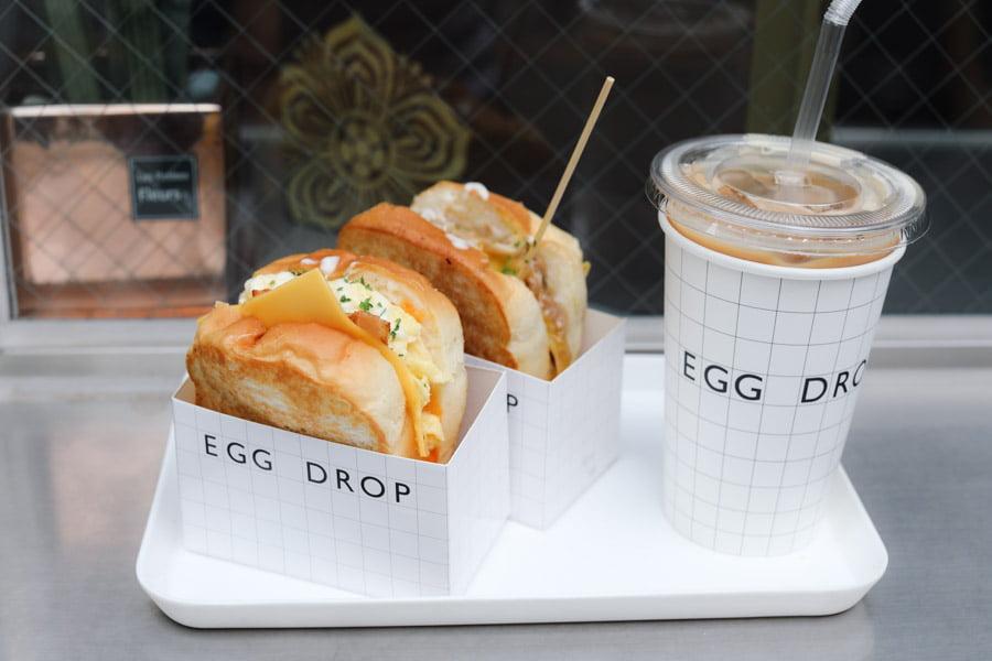 ขนมปังปิ้งสไตล์เกาหลีจากร้าน Egg Drop เสิร์ฟพร้อมกาแฟ, อาหารเช้าแสนอร่อยและสะดวกสำหรับเร่งรีบในเกาหลี