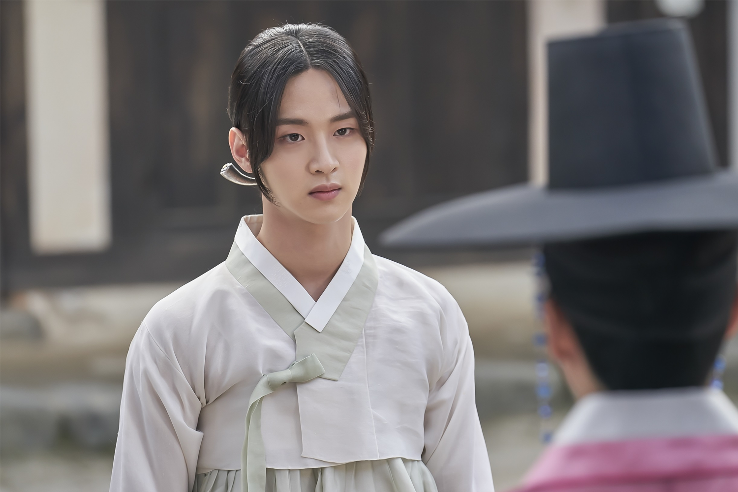 《綠豆傳》海報,男主角成功男扮女裝,展現清秀特色,受觀眾讚賞的韓劇。