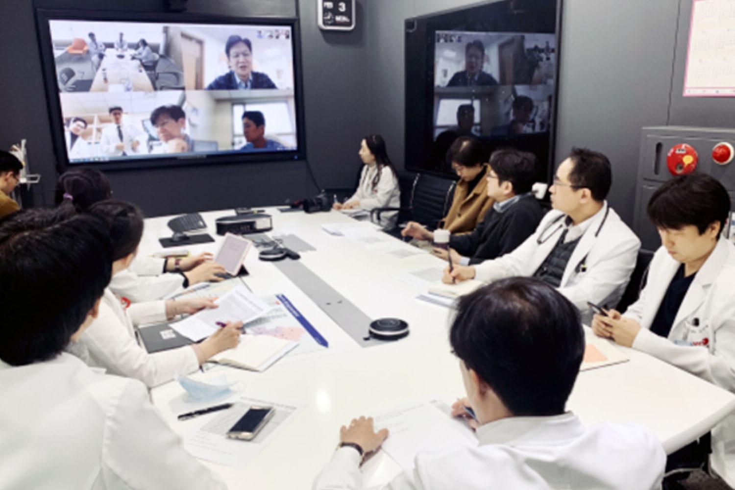 แต่โรงพยาบาลกลางไม่สามารถรองรับผู้ติดเชื้อในปัจจุบันที่มีจำนวนเฉลี่ยประมาณ