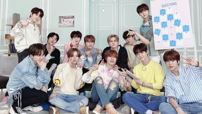 ภาพบอร์ดที่มีกฏเหล็กสำหรับไอดอลและข้อมูลเกี่ยวกับกฎหมายในการคุ้มครองไอดอลที่ยังไม่บรรลุนิติภาวะ