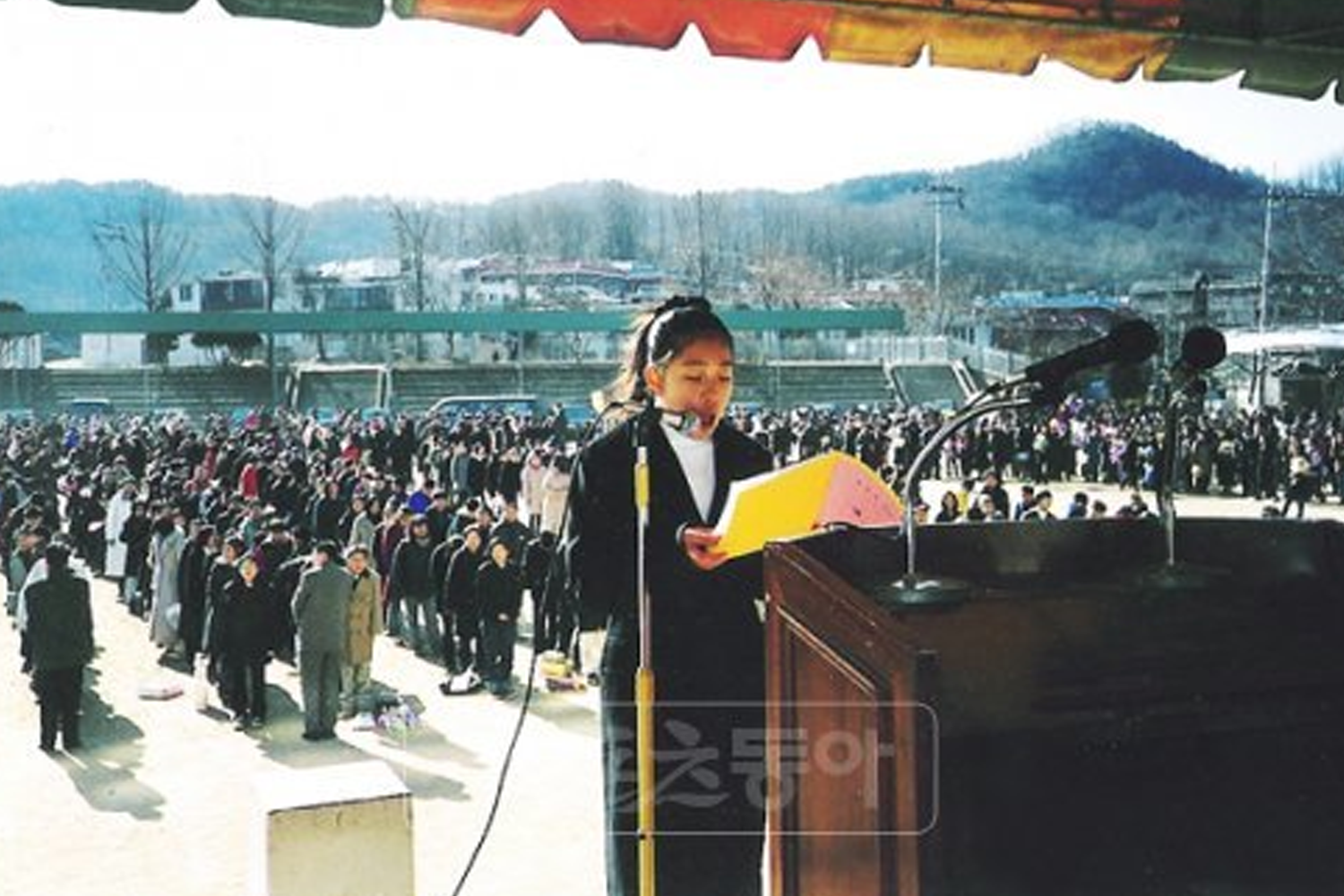 BoA在小學時期的學校聚會上作為學生會長的令人難忘的場景。