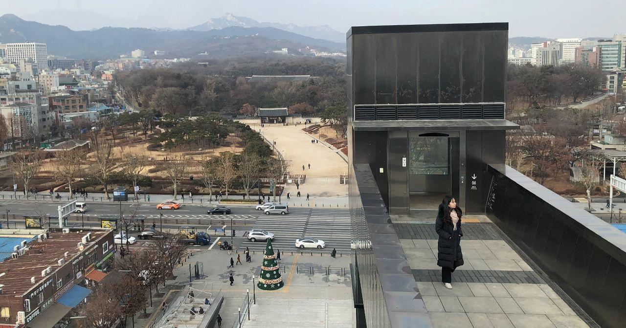 ทิวทัศน์จากห้างสรรพสินค้าเซอุน พร้อมทัศนียภาพของภูเขาที่เกาหลีที่ให้ชมอีกหนึ่งมุมมองที่สวยงาม