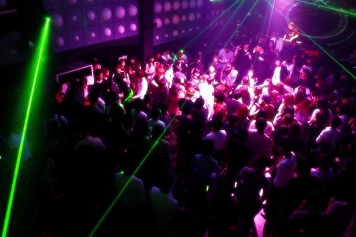 สถานที่คลับซึ่งกำลังดำเนินการอย่างผิดกฎหมายในเมืองแทกู ท่ามกลางมาตรการควบคุมโควิด-19