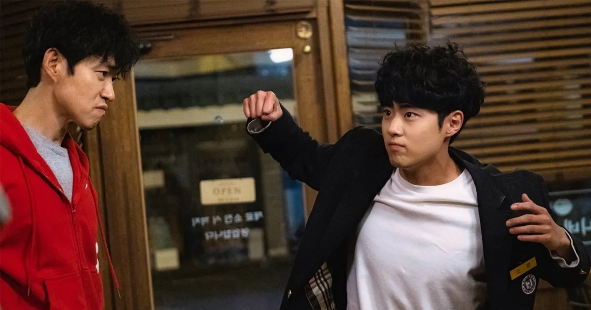 韓劇驅魔麵館中的一幕，展示刺激的追逐場景