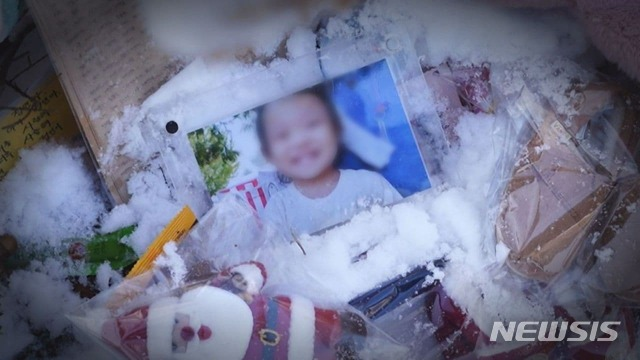 郑仁被简陋安葬的画面，触动社会对儿童保护的呼声。