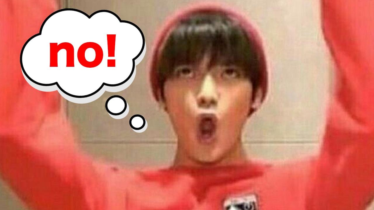 คนยิ้มอยู่ในชุดสีแดง มีคำว่า 'no!' ในฟองคำพูดด้านบน สื่อถึงการแสดงท่าทีที่ชัดเจนหรือการปฏิเสธสิ่งที่ไม่ต้องการ