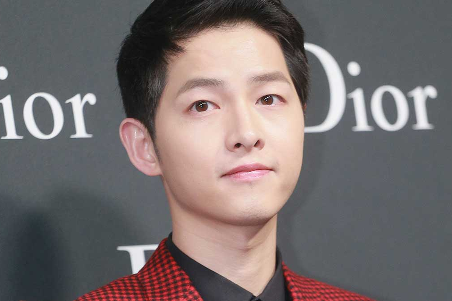 宋仲基在JTBC《News Room》提到自己不喜歡眼睛