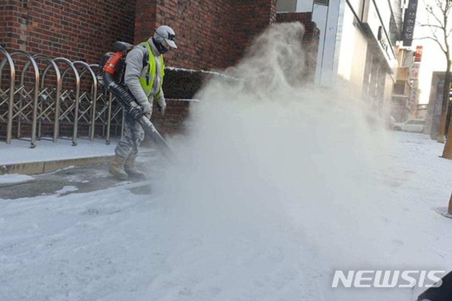 ผลจากคลื่นความเย็นที่พัดเข้าสู่ประเทศเกาหลี ทำให้ทั่วประเทศปกคลุมไปด้วยหิมะ