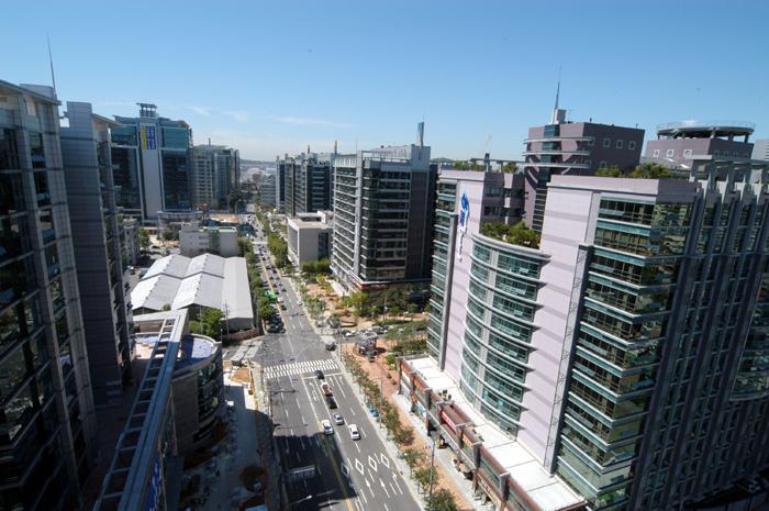 overview image of guro-gu in seoul korea with lots of buildings