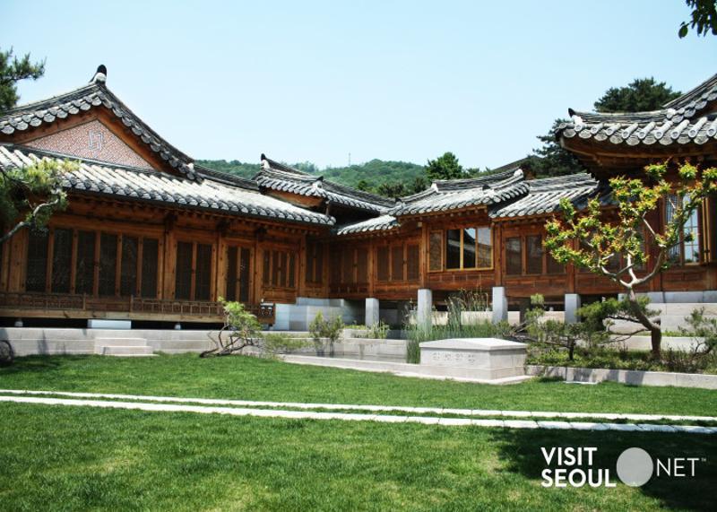 photo of korea furniture museum in seongbuk-gu seoul korea