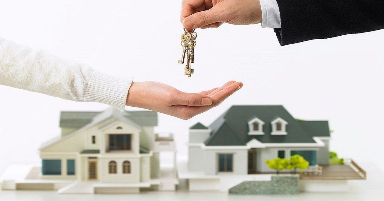 韓國房屋鑰匙交接圖片，象徵租屋或購屋成功的瞬間。