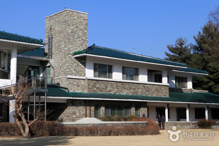 example of outside of a villa for seoul housing