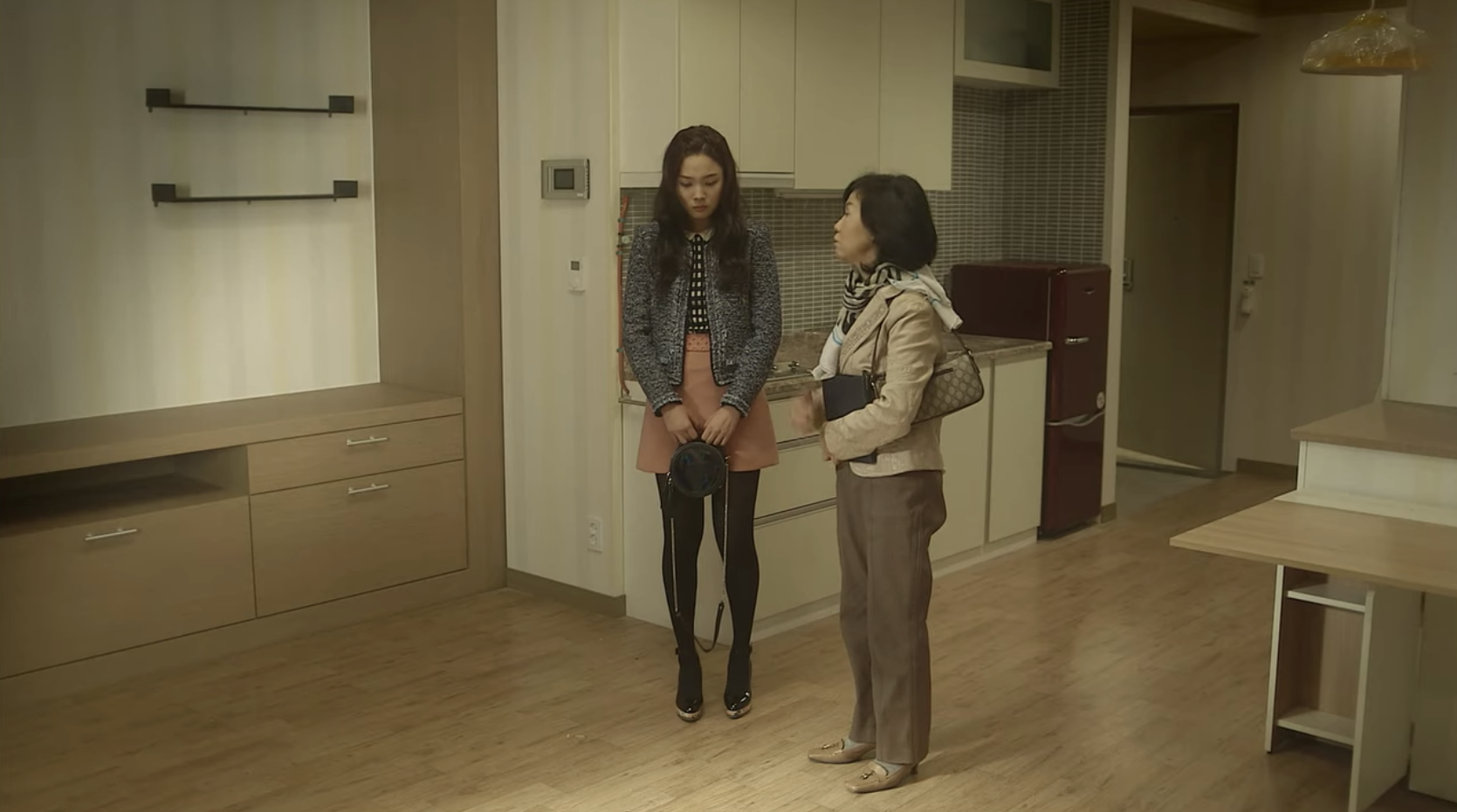 Selektionstasten auf einer Immobilienwebsite für verschiedene Arten von Immobilienverkäufen und Büro-Tels