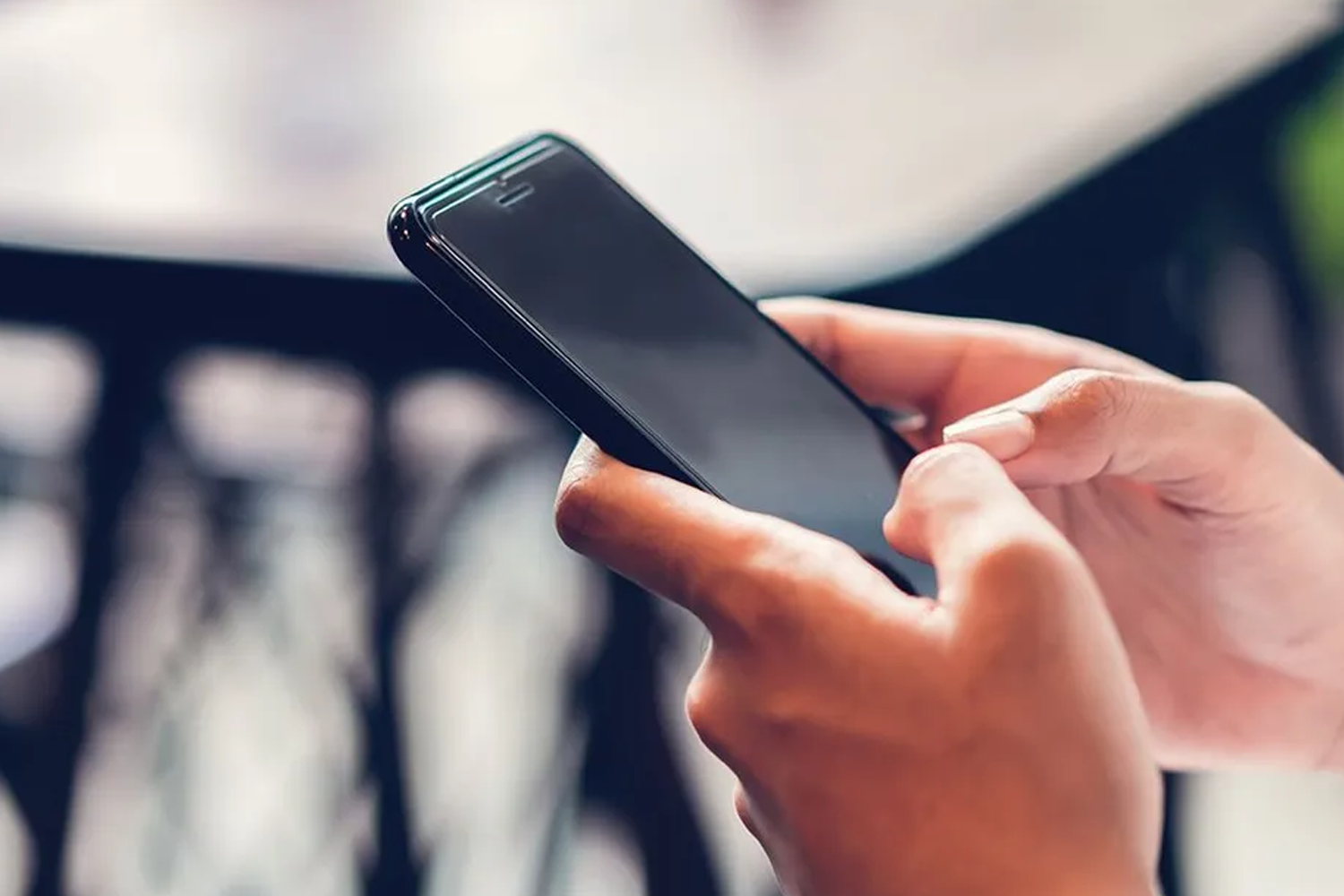 首尔市区内设置的5G网络宣传牌，展示韩国在快速推进5G网络发展中的努力