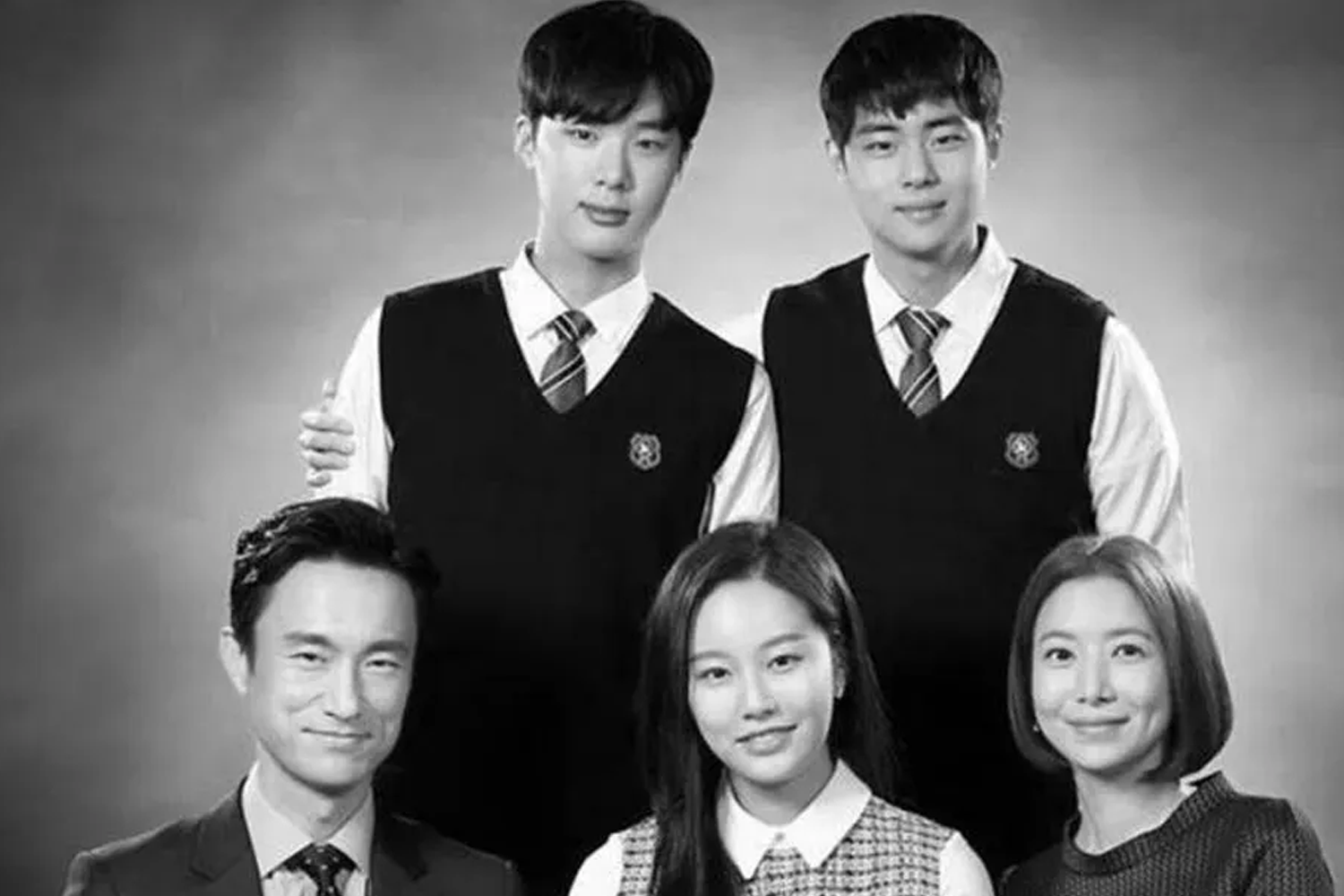 韓國學校學生合影，象徵着未來新生代的減少及人口變化趨勢。