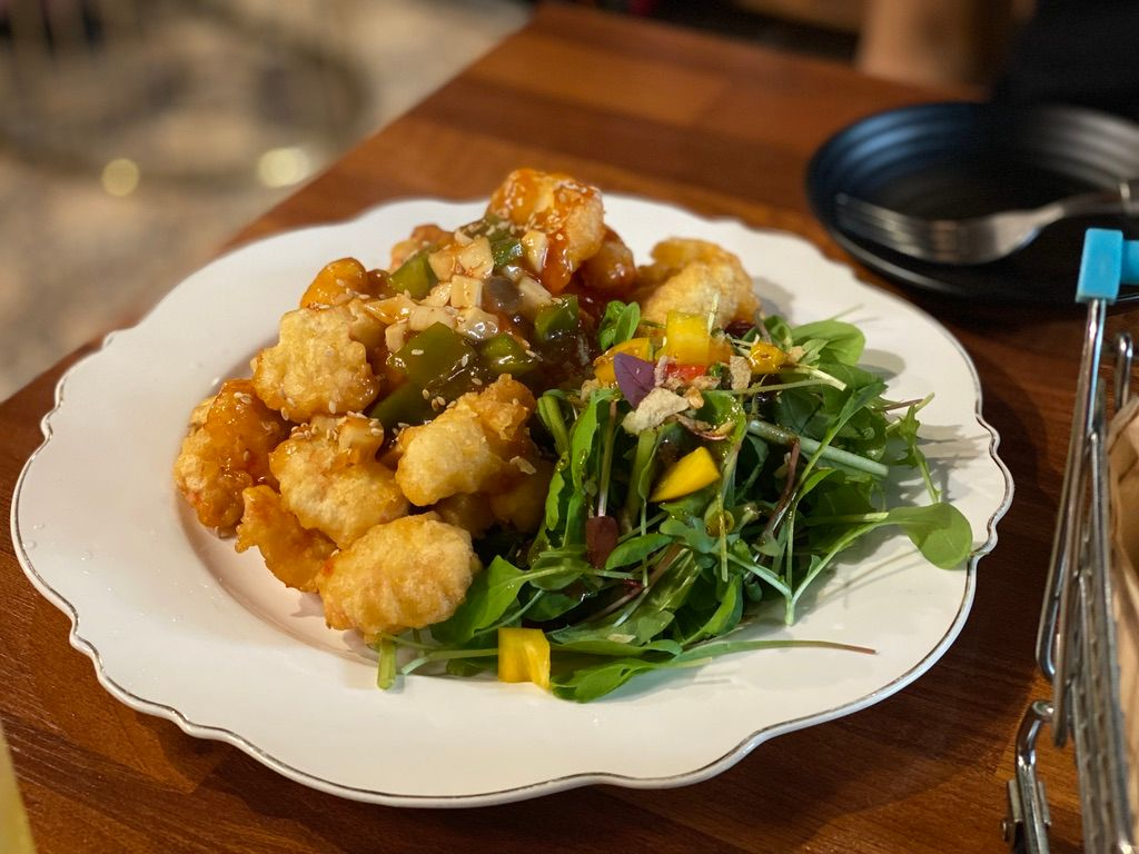 Drunken Vegan дахь веган чили сам хорхой хоолны ойрын зурвас. Дэнжсэн ногоо болон чили сам хорхой нь дуртай зохицолтой.