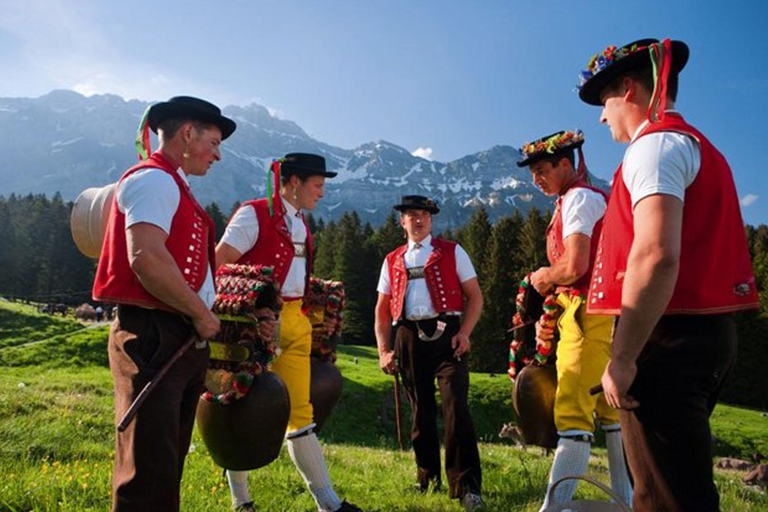 สำหรับคนที่ไม่รู้ว่า Yodel คืออะไร มันคือการร้องตัวโน้ตใดตัวโน้ตหนึ่งอย่างต่อเนื่อง 