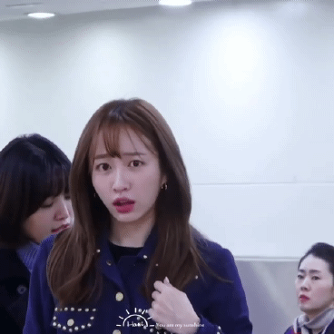 Hani from EXID not able to take fan's present with her in airport