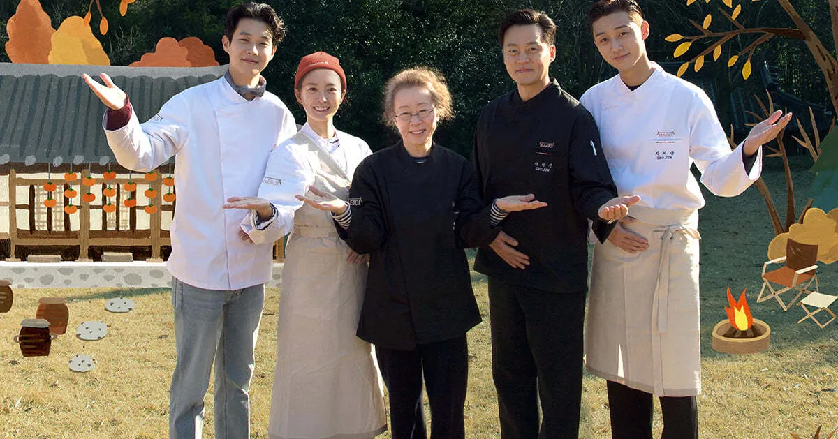 韓國綜藝節目《尹Stay》的宣傳海報，五位廚師在韓屋前面擺出歡迎姿勢。