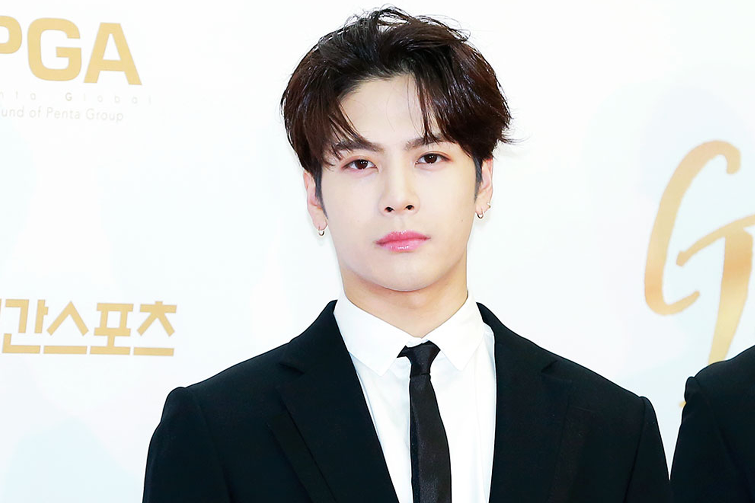 GOT7 Jackson trong trang phục vest đen lịch lãm tại sự kiện