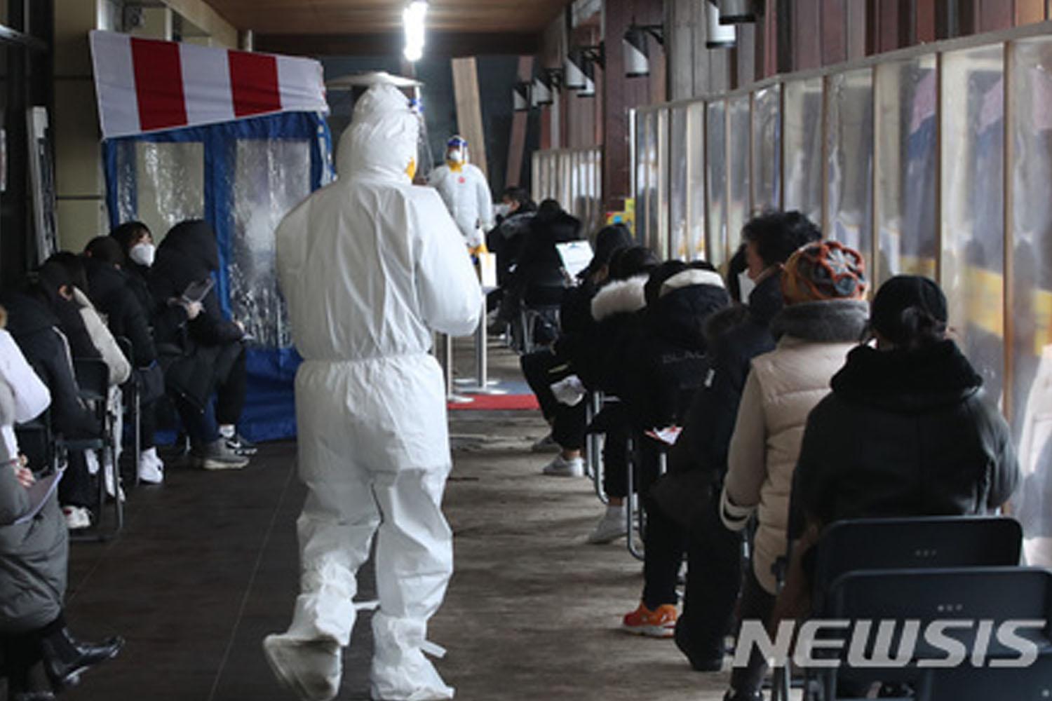 KCDC ประเมินการระบาดระลอกที่ 3 ได้ผ่านจุดสูงสุดแล้วแต่ขณะนี้อยู่ใน