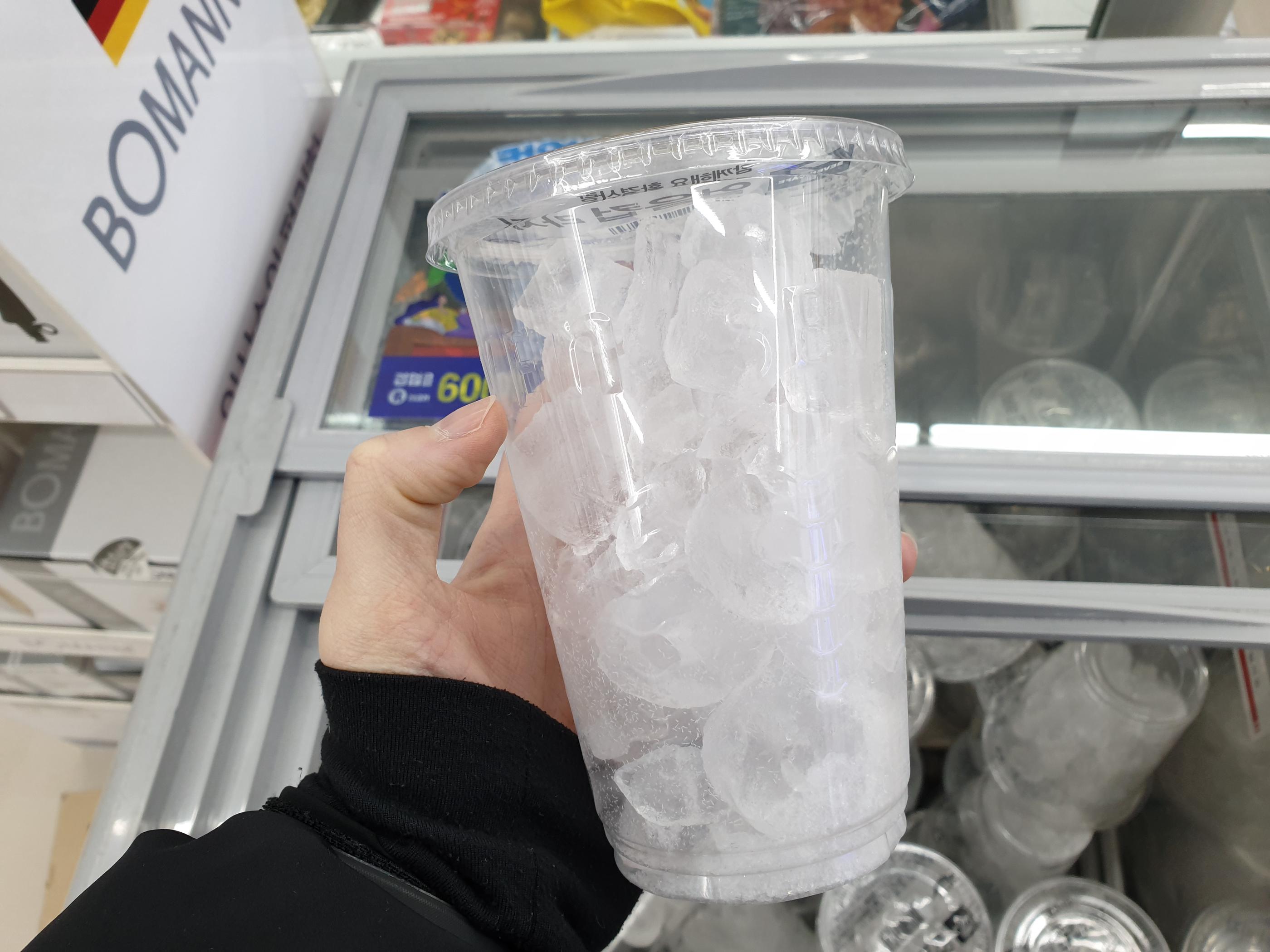 韓国、韓国カフェ、韓国コーヒー、韓国コンビニ、コンビニ、コンビニカフェ、セブンカフェ、コンビニコーヒー、アイスカップ、氷カップ、韓国飲料