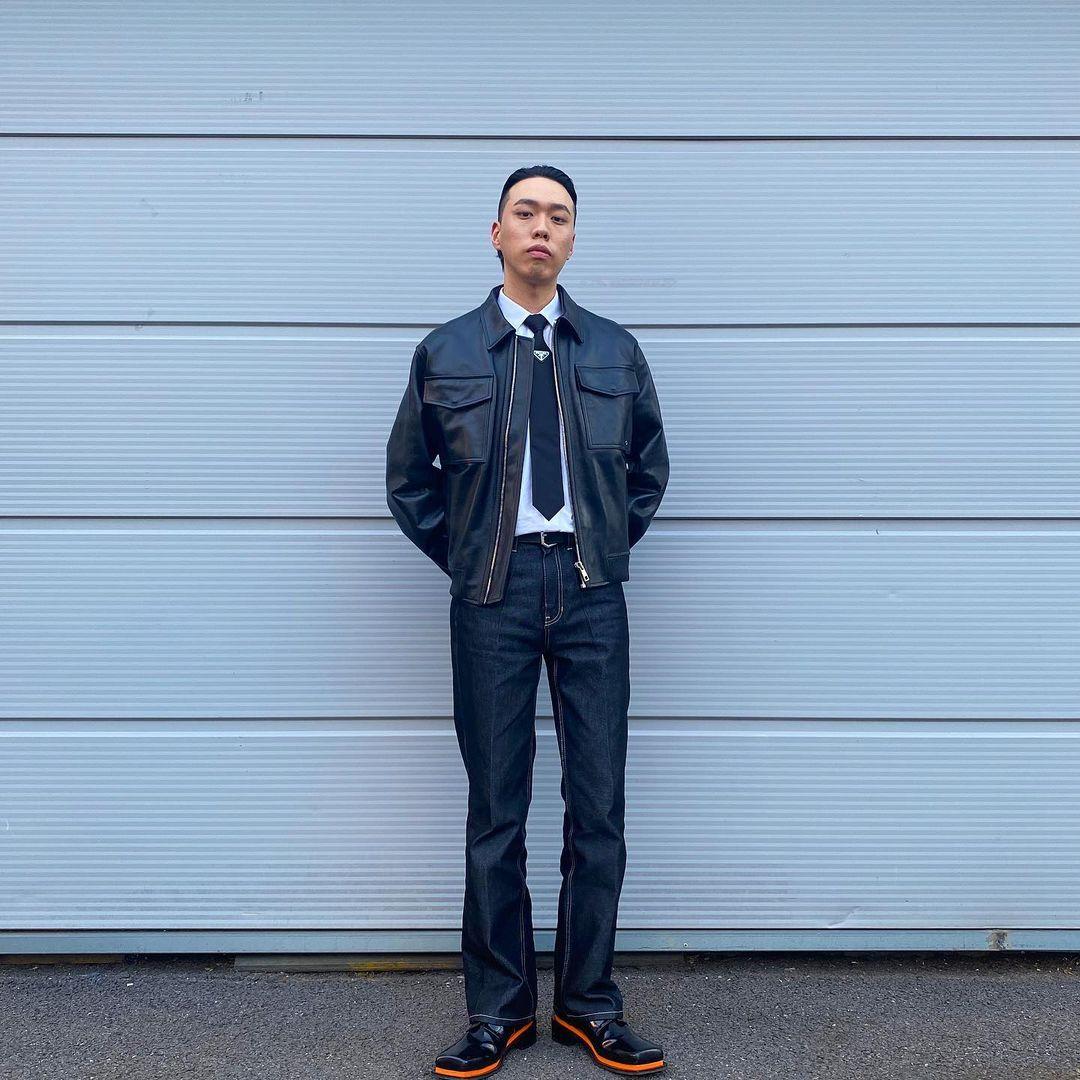 nam rapper đứng tạo mẫu