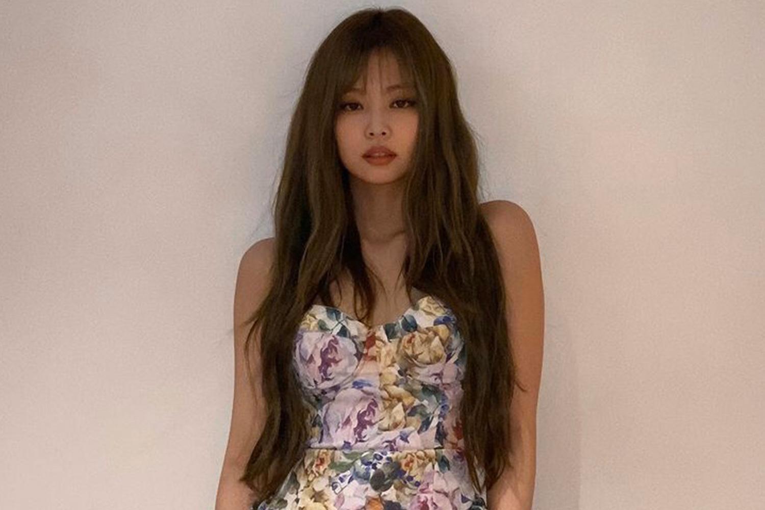 展示不同髮型後的年輕活力。