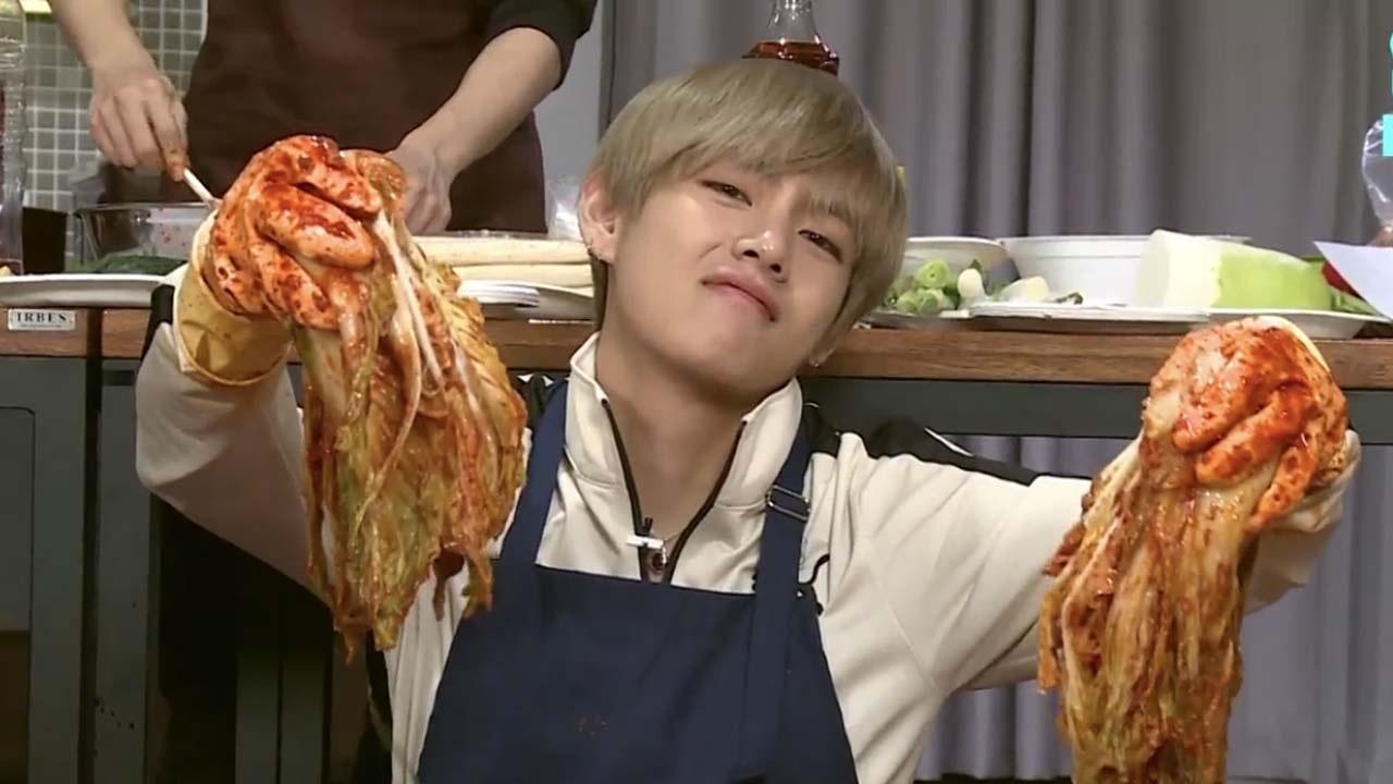 การทำกิมจิโดยผู้เข้าร่วมรายการ The Korea Herald