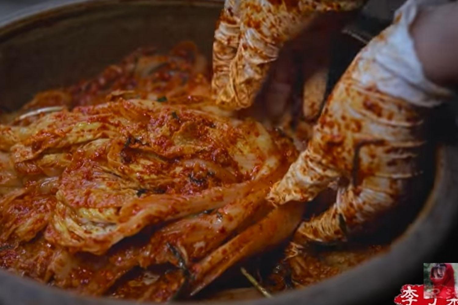 การทำกิมจิในบล็อกที่แสดงให้เห็นกระบวนการทำ