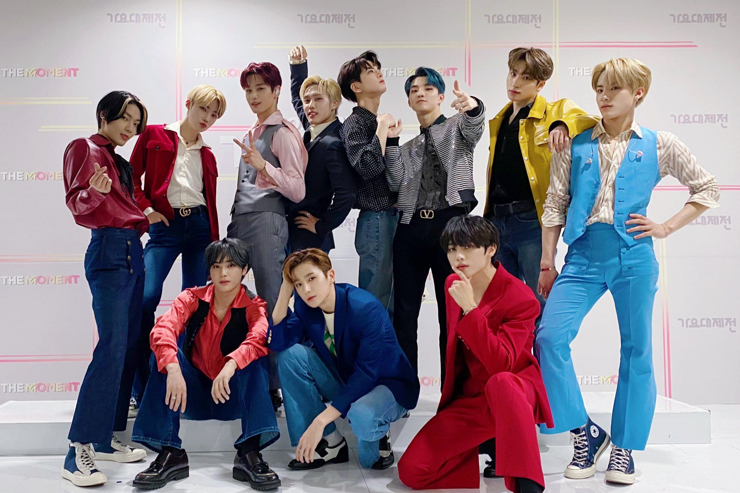 THE BOYZ在《KINGDOM》节目中的团体照。