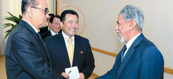 北韩驻科威特大使柳贤宇与其他外交官员会面