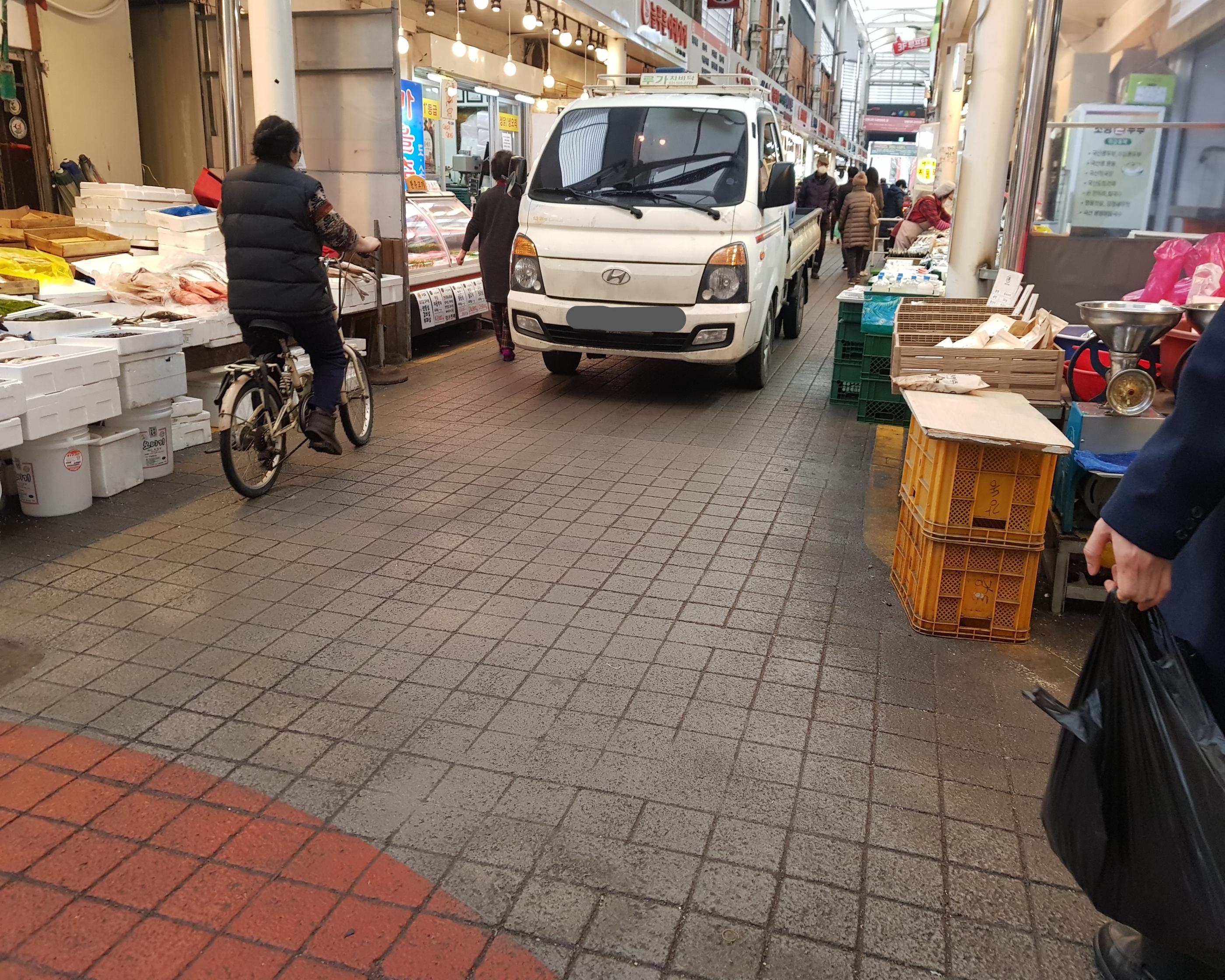 韓国文化、韓国の果物、韓国のみかん、韓国の市場、韓国市場、韓国の餃子、マンドゥ、韓国のゴム手袋、ソルコジ、パンチャン、韓国のおかず