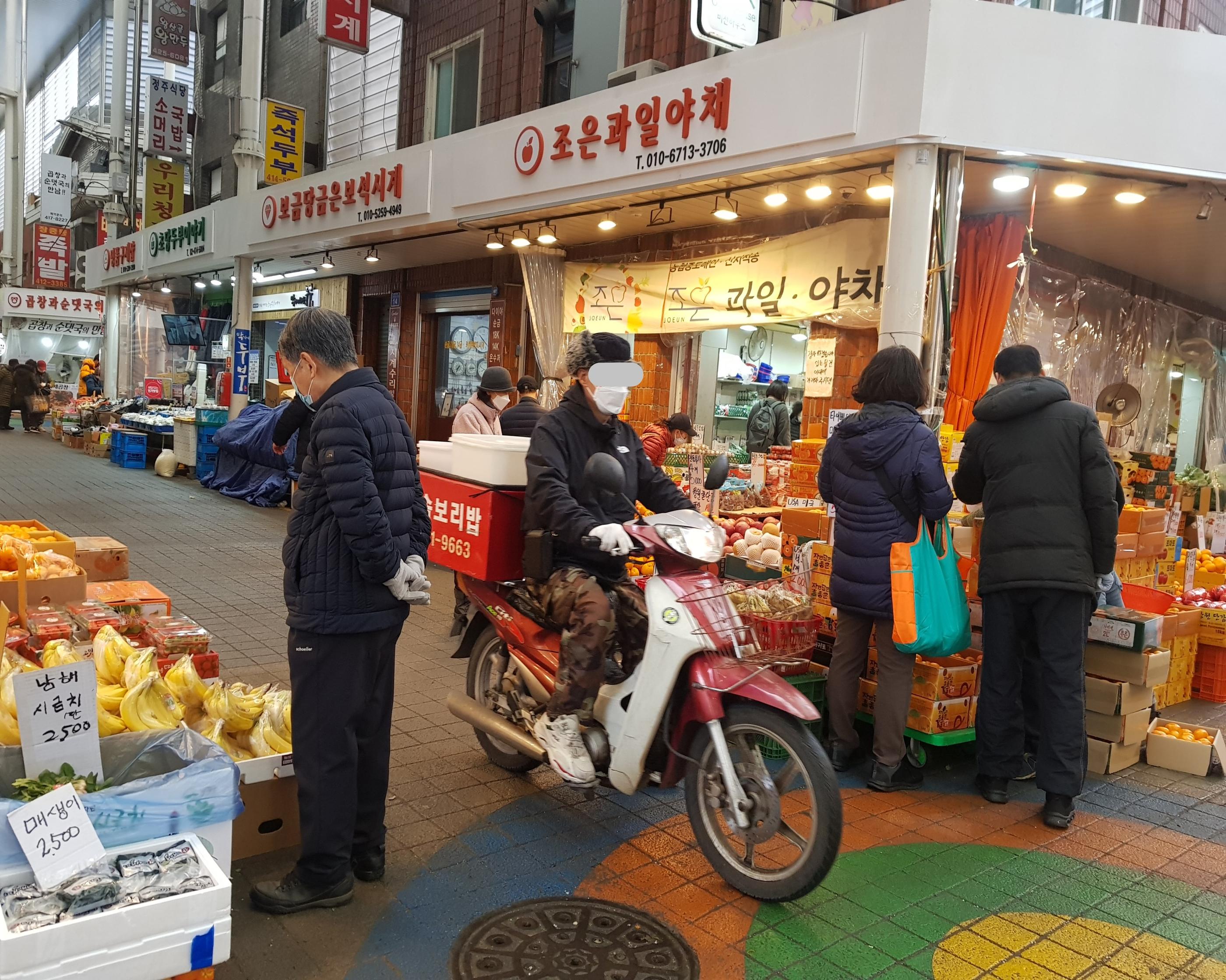 韓国文化、韓国の果物、韓国のみかん、韓国の市場、韓国市場、韓国の餃子、マンドゥ、韓国のゴム手袋、ソルコジ、パンチャン、韓国のおかず