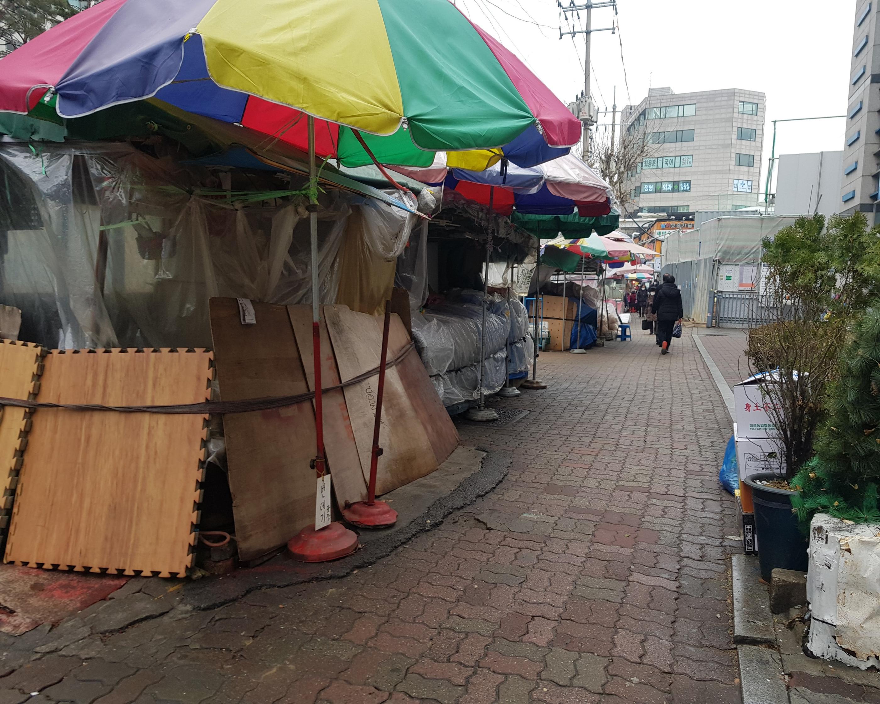 韓国文化、韓国の果物、韓国のみかん、韓国の市場、韓国市場、韓国の餃子、マンドゥ、韓国のゴム手袋、ソルコジ、パンチャン、韓国のおかず