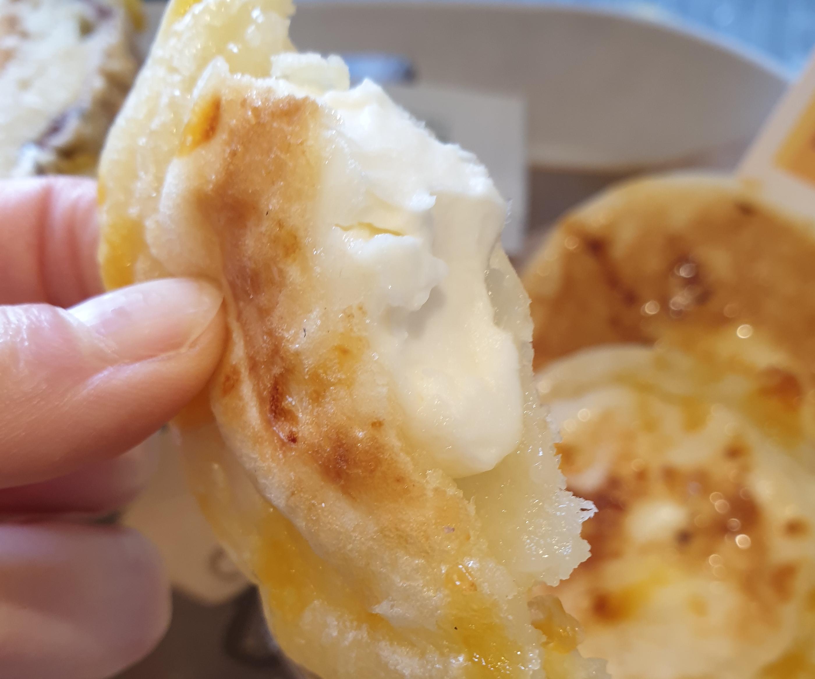 甘いクリームチーズがたっぷり入った韓国トゥレジュールの贅沢チーズパン。