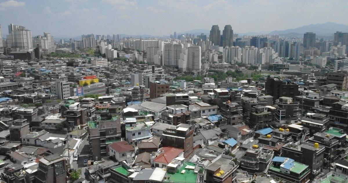 ทัศนียภาพของเมืองโซล แสดงการกระจายตัวของอาคารและที่อยู่อาศัยในสภาพแวดล้อมของเมืองใหญ่