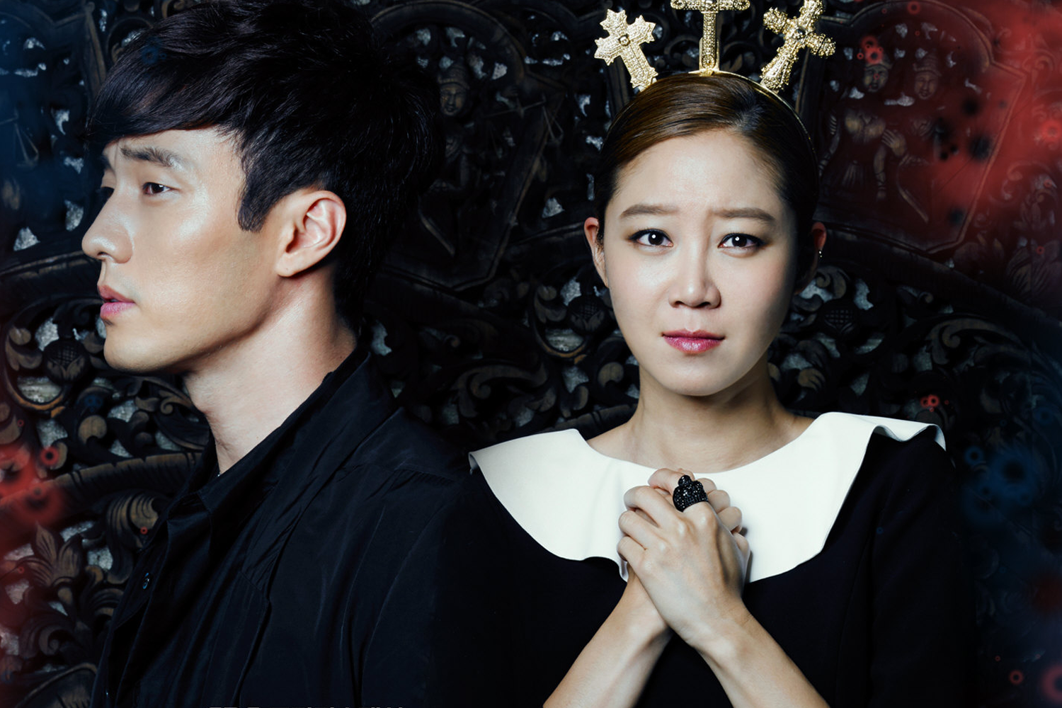 《主君的太阳》剧照，黑暗背景中两位主角，揭示神秘与爱情的结合