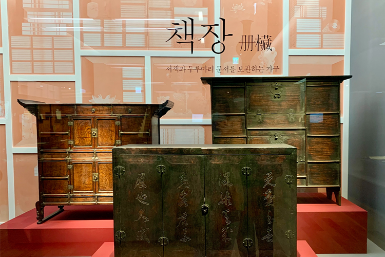 展示古代书籍的文化展区，访客可以了解到17世纪韩国经典小说的内容与背景。